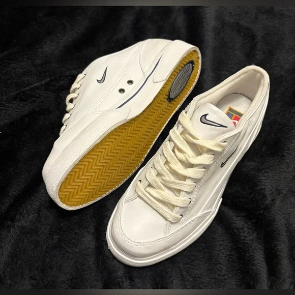 Vintage Nike Retro GTS 2003 White/Navy 143014-141 Size 7 NWOB RARE - Picture 1 of 16